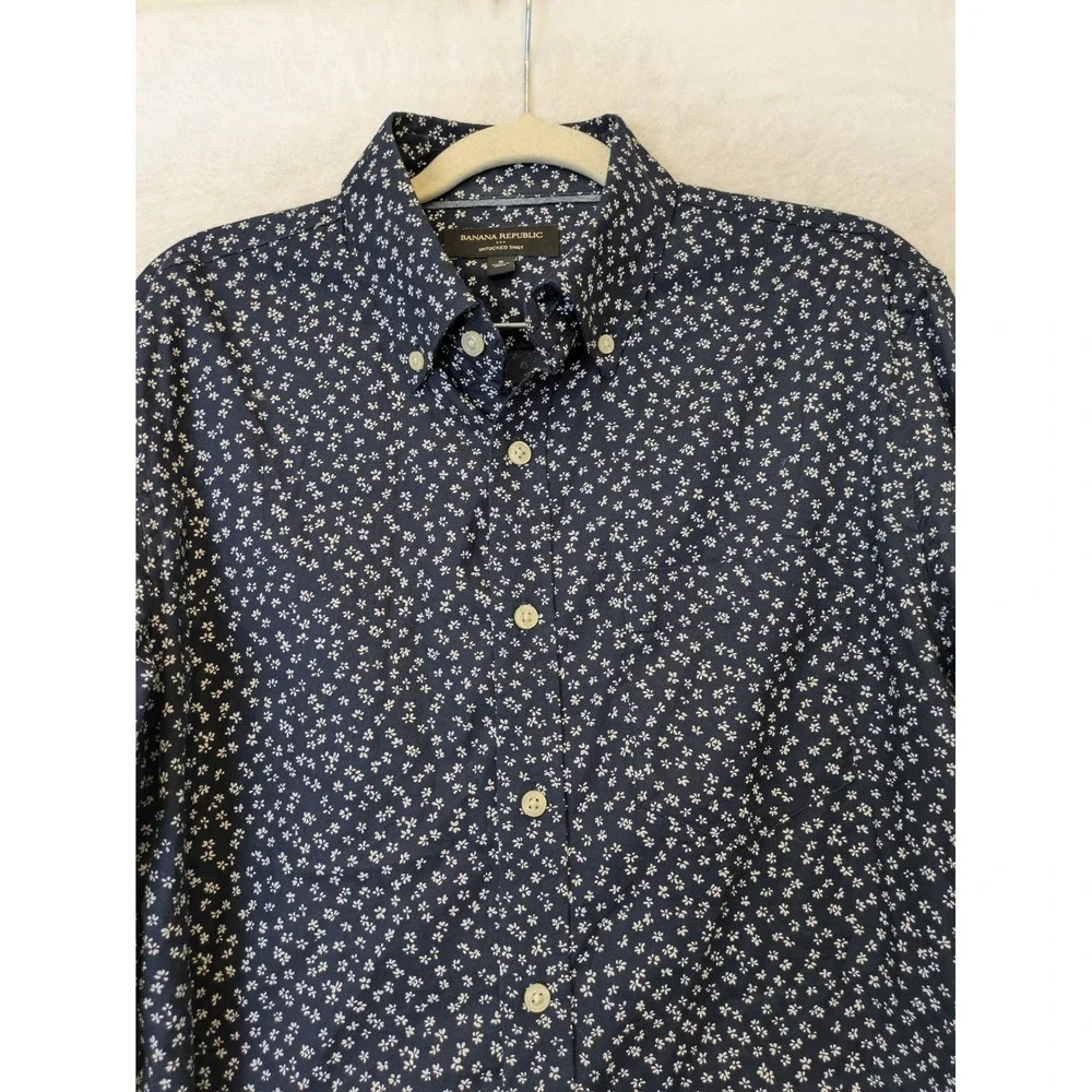 Banana Republic‎ Men's Size S Navy Blue Untucked Shirt White Floral Pattern